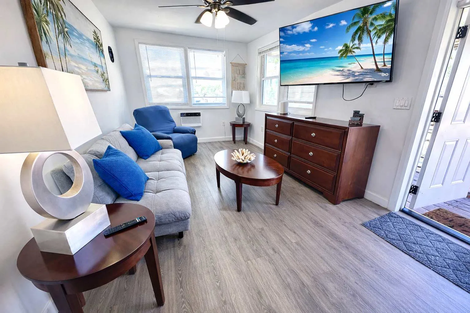 1 bed, 1.0 bath, 667 sqft, $2,939 — Photo 2