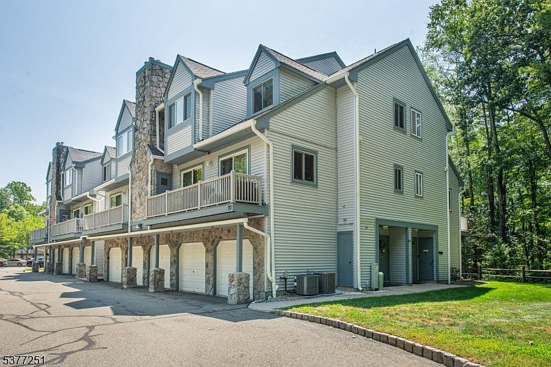 1st image of 86 Woods Edge Dr