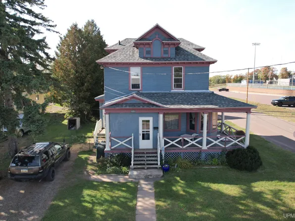 526 Emma Ave, Hancock, MI 49930