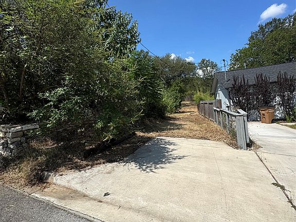 2nd image of 1196 Franklin Blvd