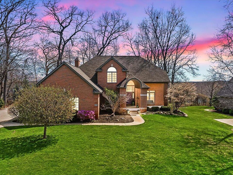 1st image of 579 Woodsedge Ln