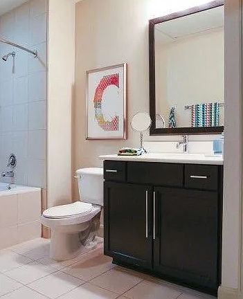 2nd image of 800 E 15th St #43308