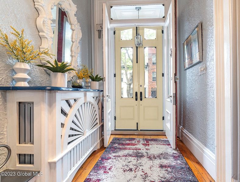 5th image of 210 Elm Street