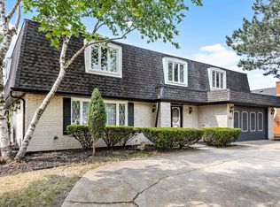 2929 Hillside Ln, Darien, IL