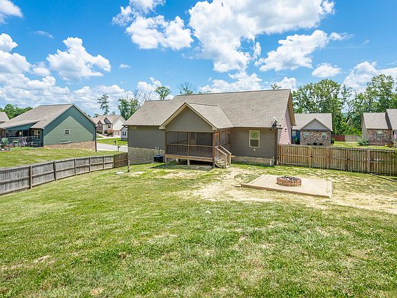 5th image of 136 Briar Meadow Trl SE