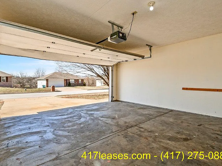 3318 S Valley View Dr — Photo 29