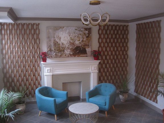 2nd image of 1824 N Lincoln Park West 100a