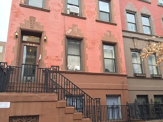 Rented by Perry Associates NYC Inc | media 20