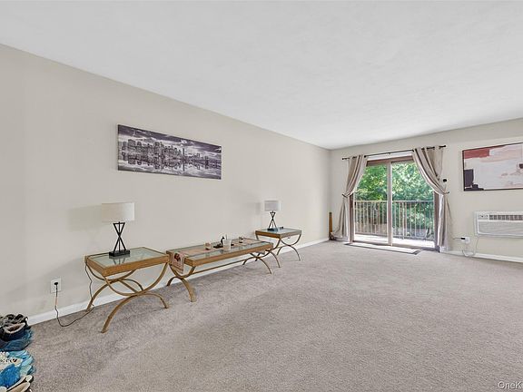 5th image of 10 Oakwood Terrace #65