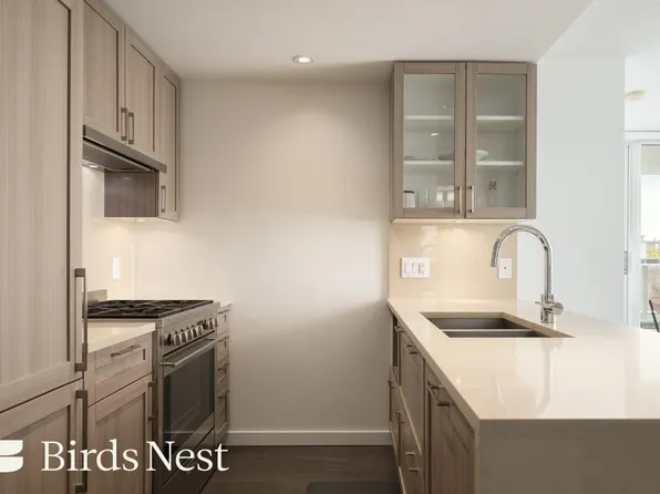 5515 Boundary Rd #859, Vancouver, BC V5R 0E3