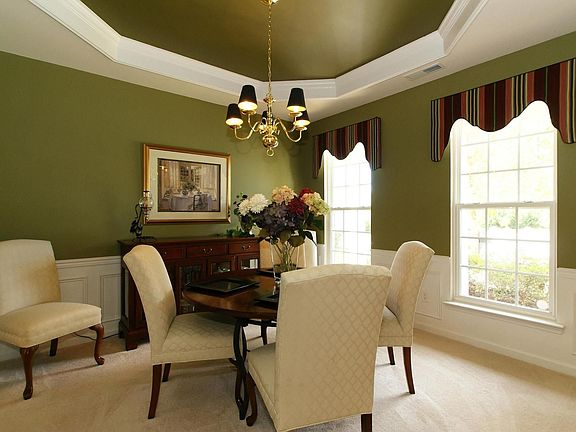 Large dining room with trey ceiling