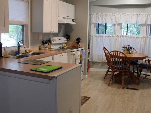 5th image of 3807 Oakhurst Ln