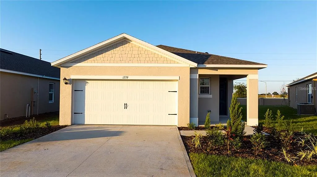 3 bed, 2.0 bath, 1625 sqft, $1,900 — Photo 1