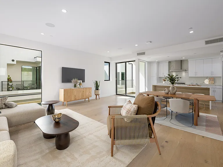 745 N Gramercy Pl — Photo 12