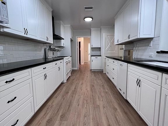 5th image of 147 Granville Ave