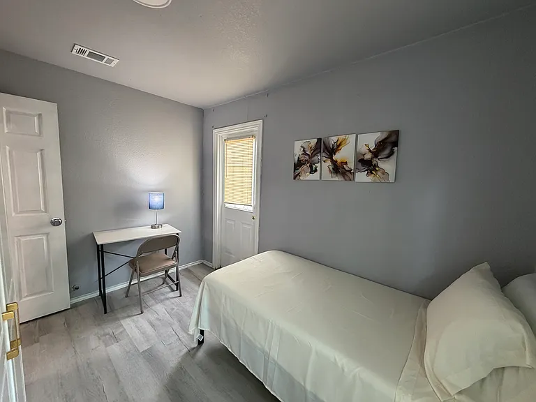 714 SW Dallas St — Photo 17