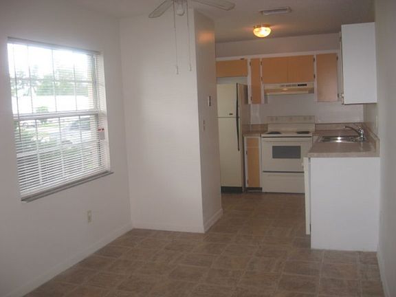 2nd image of 11901 Alafaya Woods Ct