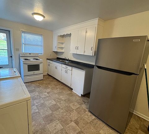4th image of 3309 Clarence Towery Cir APT 2