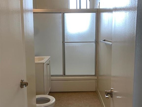5th image of 4837 N Clybourn Ave #8