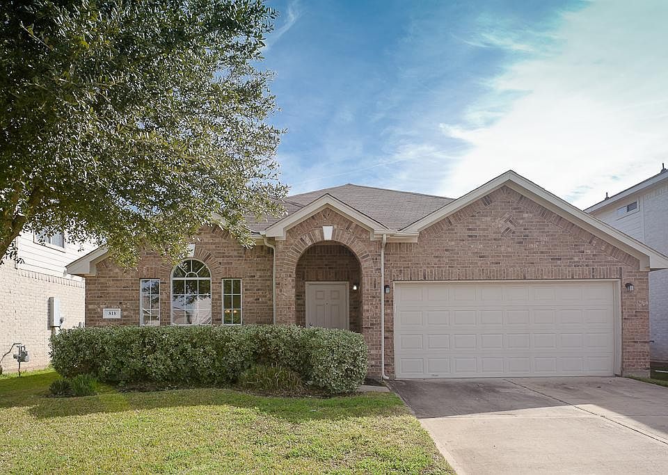 1st image of 818 La Hacienda Dr