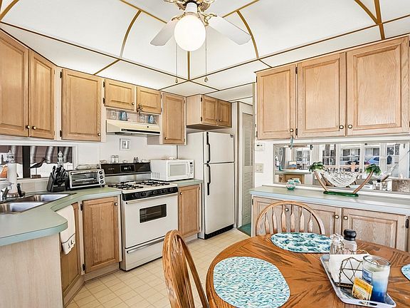 3rd image of 234 Holly Ln #234