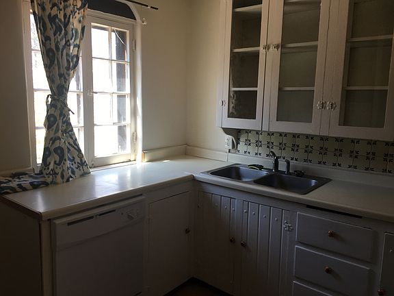 4th image of 218 E Houghton St #220