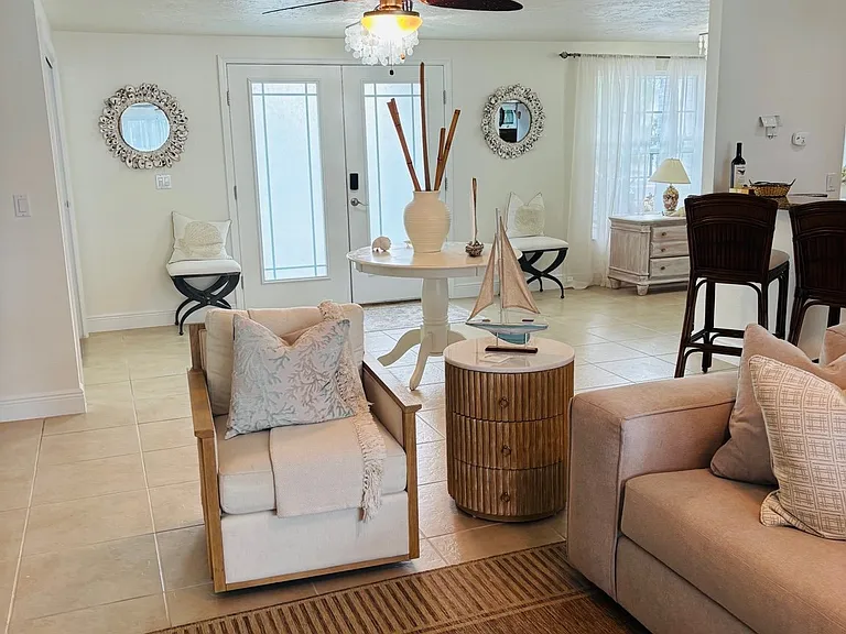 606 Key Royale Dr — Photo 2
