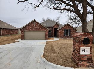 978 Tim Holt Dr, Harrah, OK 73045