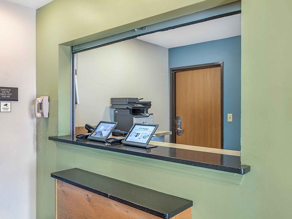 Lobby and Guest Check-in