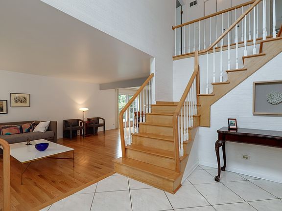 4th image of 4125 Applewood Ln