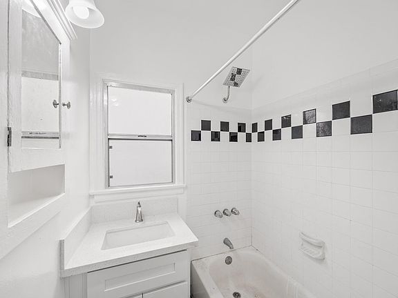 5th image of 4408 Lockwood Ave #109
