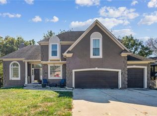 2209 NW Wellington Ct, Lees Summit, MO 64081
