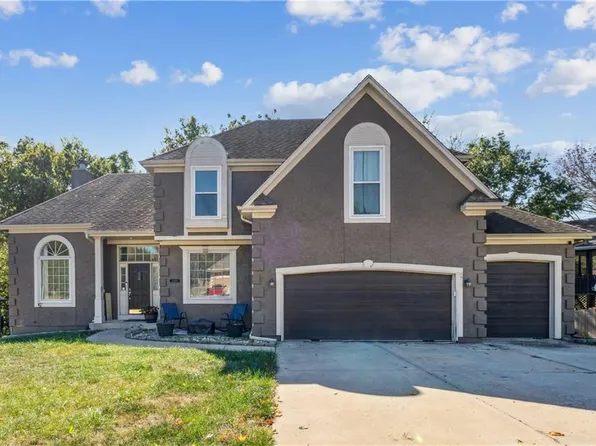 2209 NW Wellington Ct, Lees Summit, MO 64081