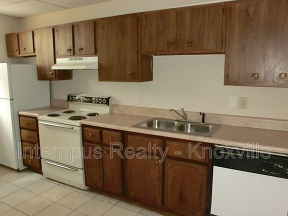 3rd image of 5611 Lon Roberts Dr APT 6