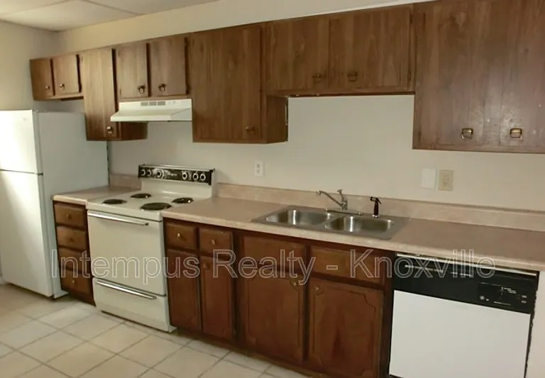 5611 Lon Roberts Dr #6 — Photo 3