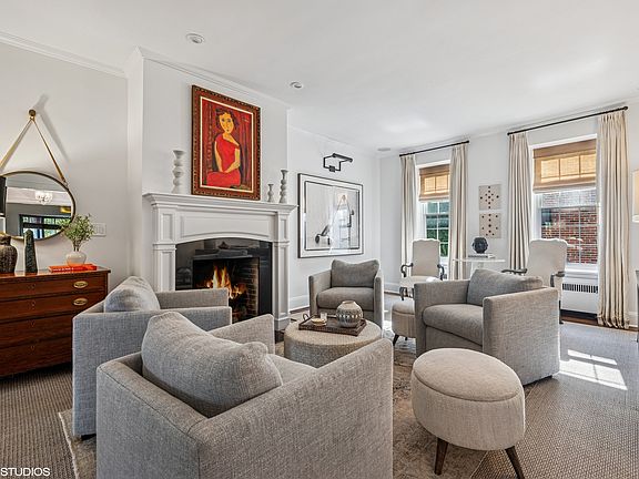 4th image of 560 Elm St