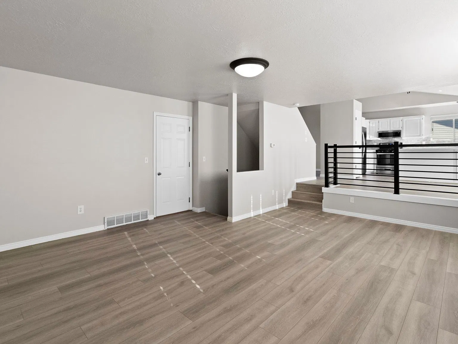 4 bed, 2218 sqft, $2,800 — Photo 4