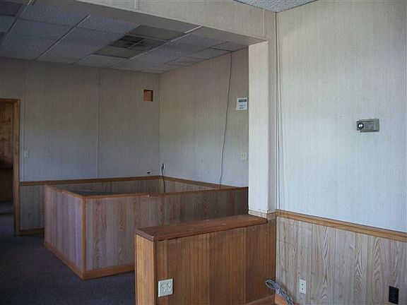 4th image of 2506 Main St