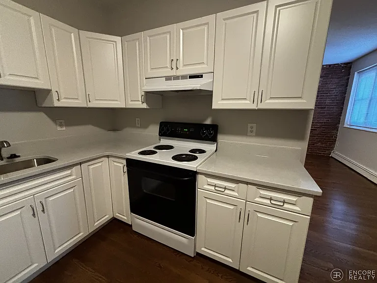 15 Stearns Rd #4 — Photo 3