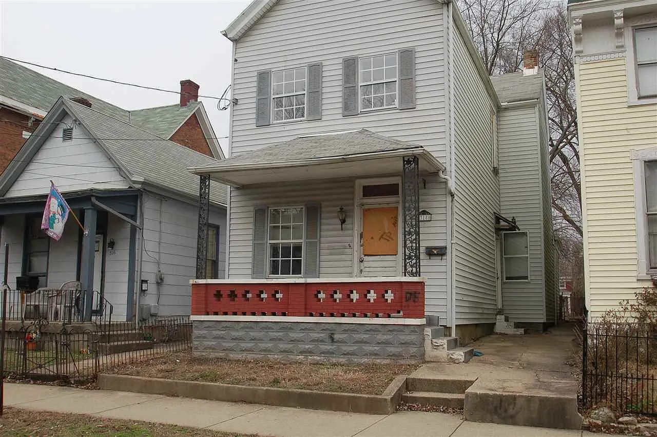 318 E 17th St photo 1