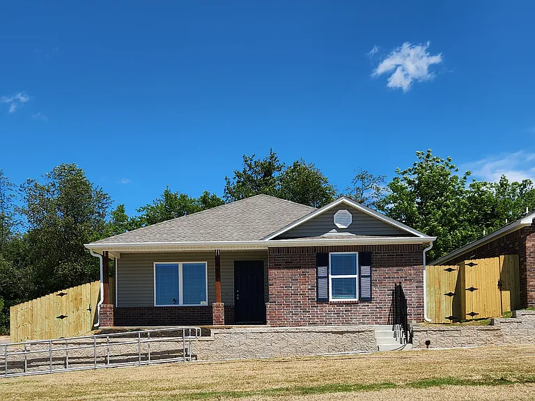 2448 N Raven Ln — Photo 1