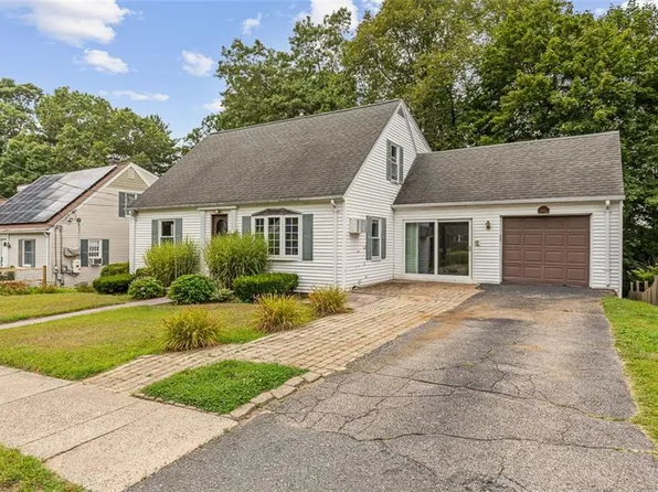 111 White Pkwy, North Smithfield, RI 02896