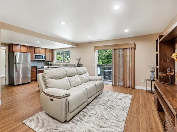 155 Rosebay Dr APT 37, Encinitas, CA 92024