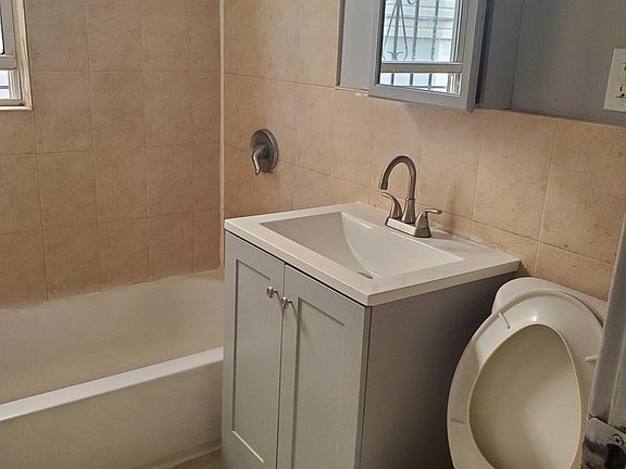 3rd image of 61 Schley St #1R