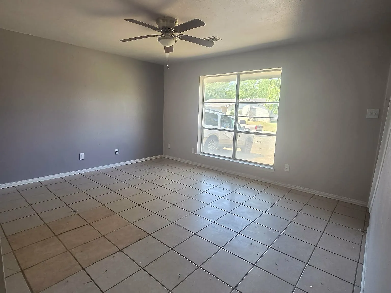 4 bed, 1400 sqft, $2,100 — Photo 4