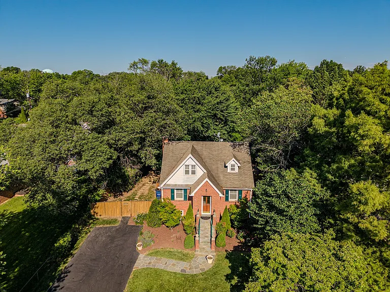 903 Crestview Dr — Photo 23