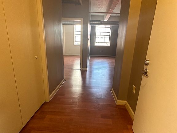 3rd image of 409 Washington St #403