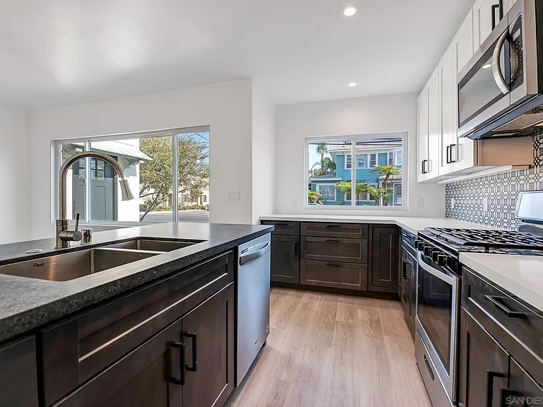 426 Arbor Dr — Photo 4