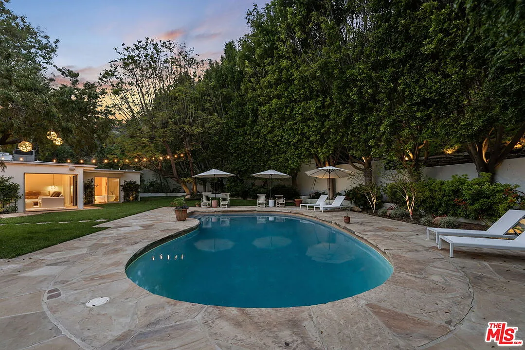 3 bed, 5.0 bath, 2600 sqft, $25,000 — Photo 3