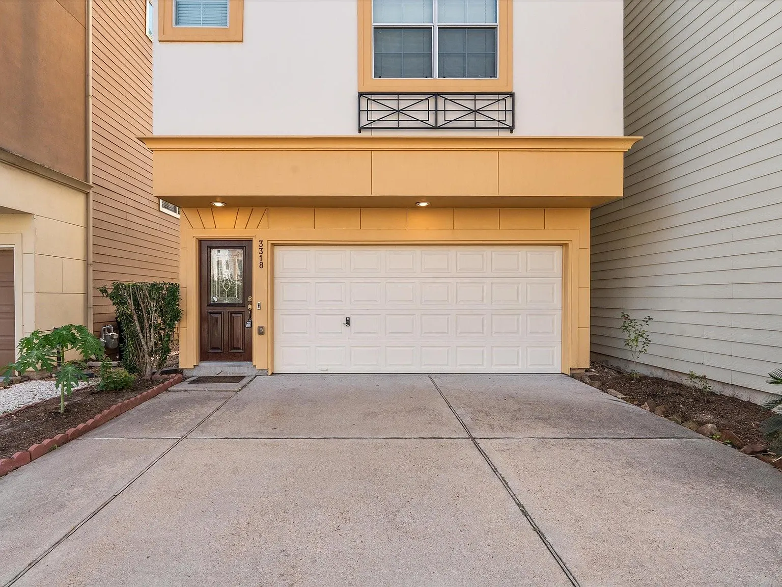 2 bed, 2.5 bath, 1842 sqft, $2,000 — Photo 4